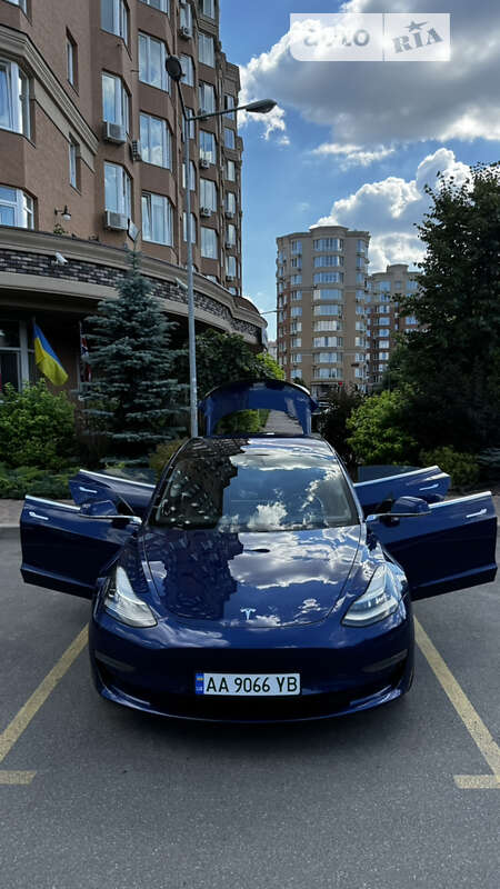 Седан Tesla Model 3 2018 в Києві