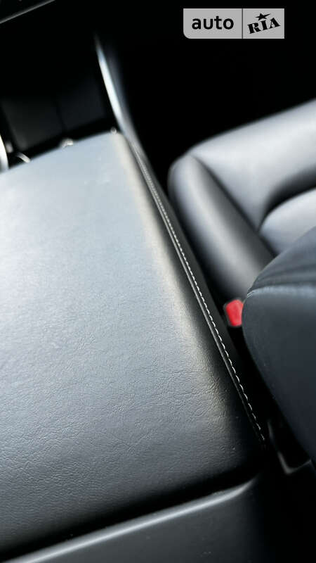 Седан Tesla Model 3 2018 в Києві