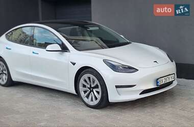 Седан Tesla Model 3 2022 в 