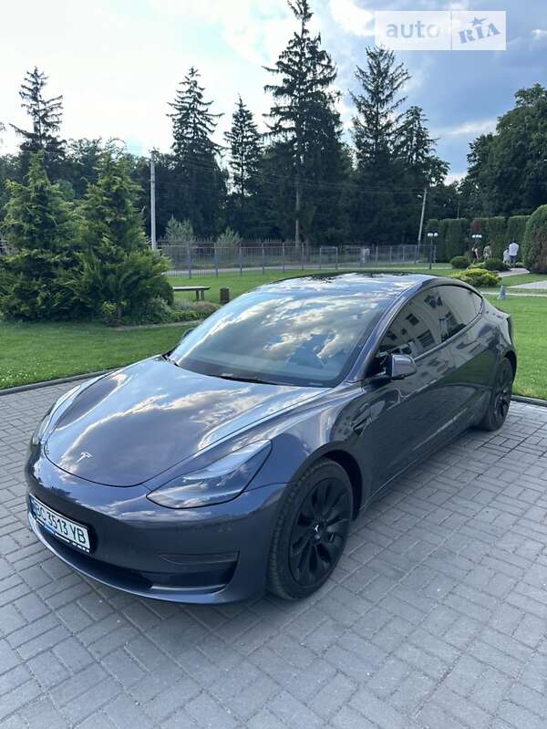 Седан Tesla Model 3 2022 в Черкасах