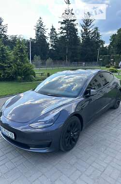 Седан Tesla Model 3 2022 в Черкасах