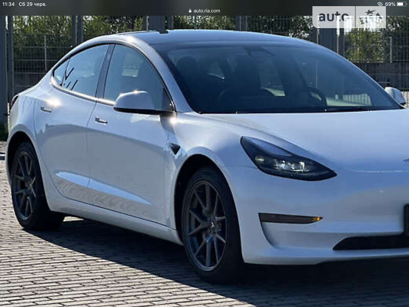 Седан Tesla Model 3 2023 в Києві