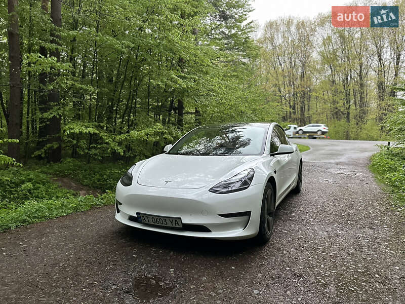 Седан Tesla Model 3 2022 в Калуше