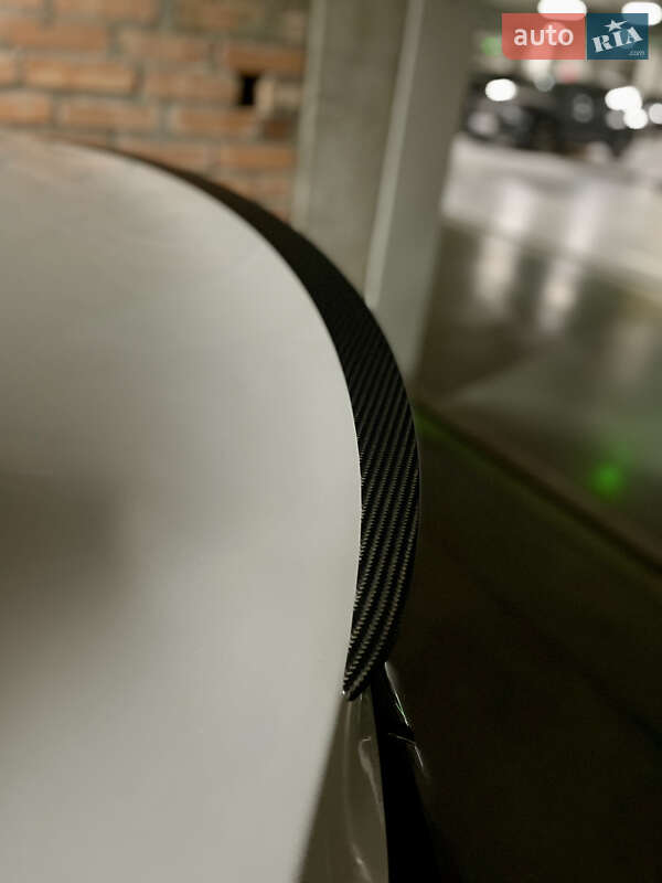 Седан Tesla Model 3 2021 в Києві