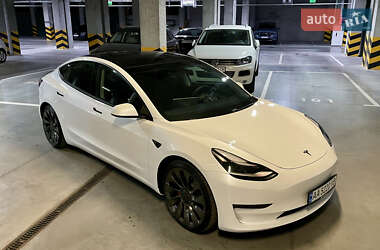 Седан Tesla Model 3 2021 в 