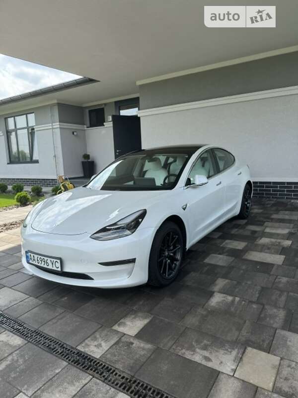 Седан Tesla Model 3 2020 в Києві