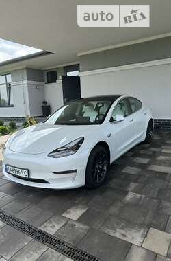 Седан Tesla Model 3 2020 в Києві