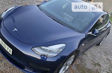 Седан Tesla Model 3 2020 в Києві