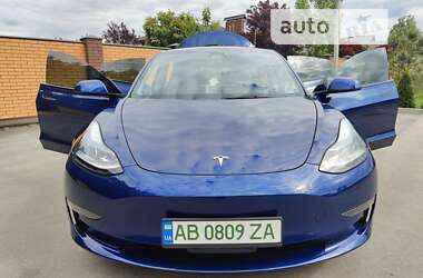 Седан Tesla Model 3 2022 в 