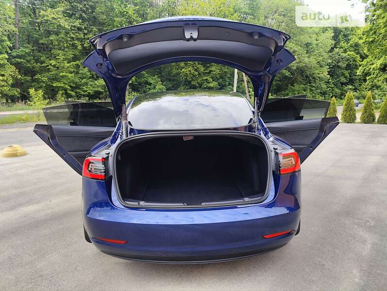Седан Tesla Model 3 2022 в Вінниці