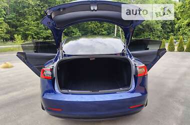 Седан Tesla Model 3 2022 в 