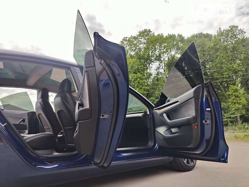 Седан Tesla Model 3 2022 в Вінниці
