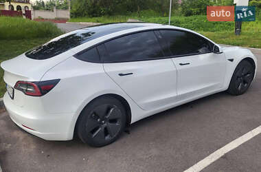 Седан Tesla Model 3 2021 в 