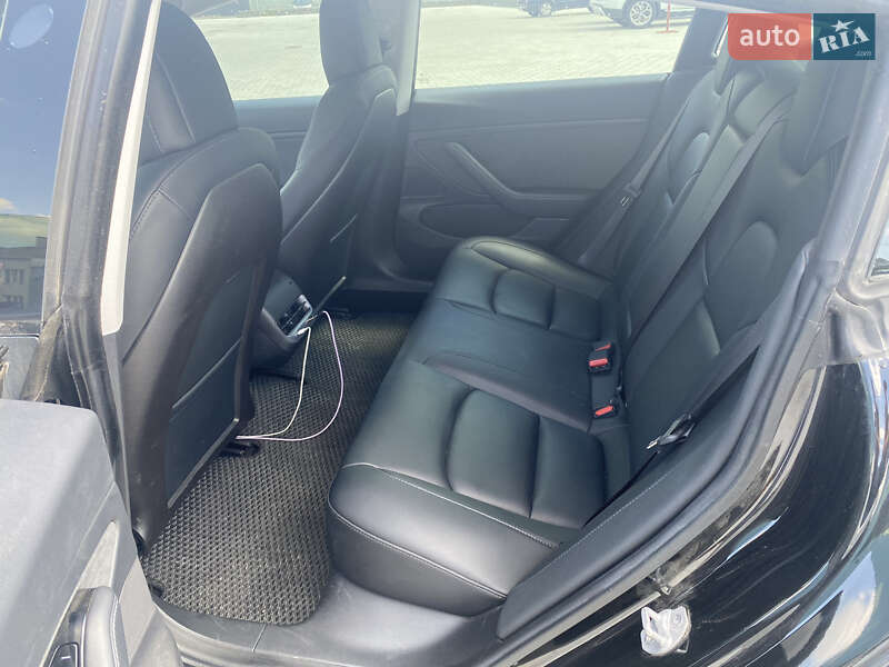 Седан Tesla Model 3 2019 в Львові