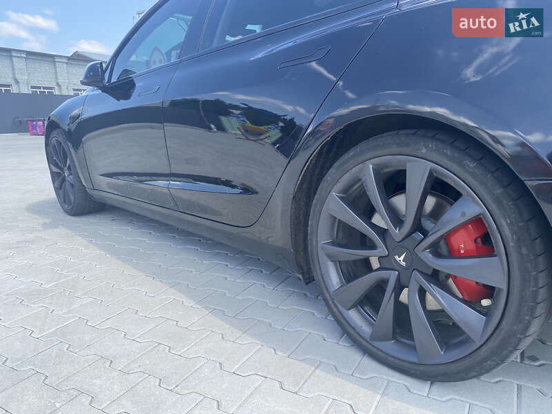 Седан Tesla Model 3 2019 в Львові