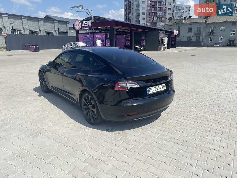 Седан Tesla Model 3 2019 в Львові