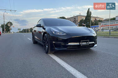 Седан Tesla Model 3 2022 в 