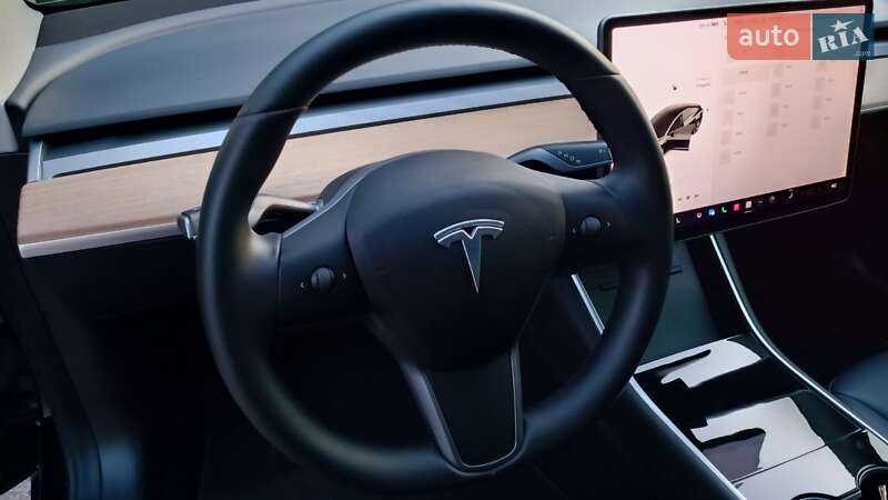 Седан Tesla Model 3 2019 в Харкові