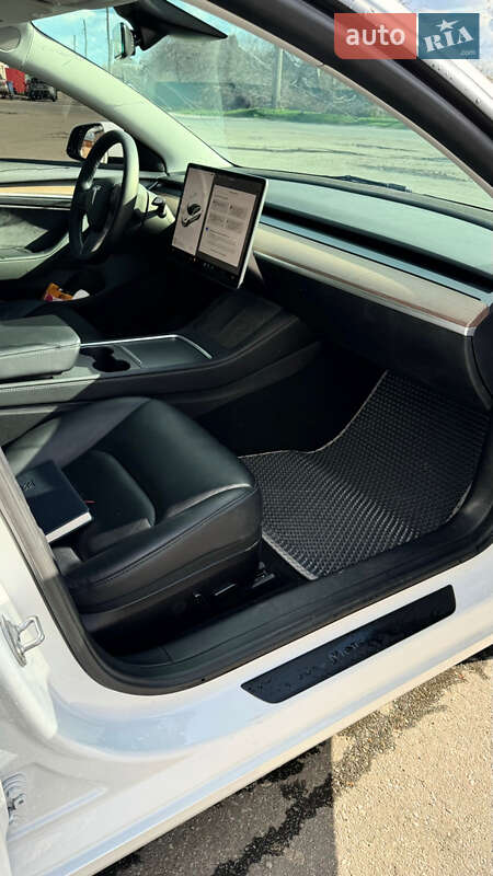 Седан Tesla Model 3 2022 в Полтаві