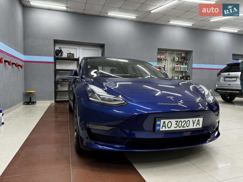 Седан Tesla Model 3 2018 в Ужгороді