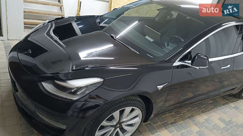 Седан Tesla Model 3 2018 в Умани