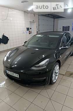 Седан Tesla Model 3 2018 в Умани