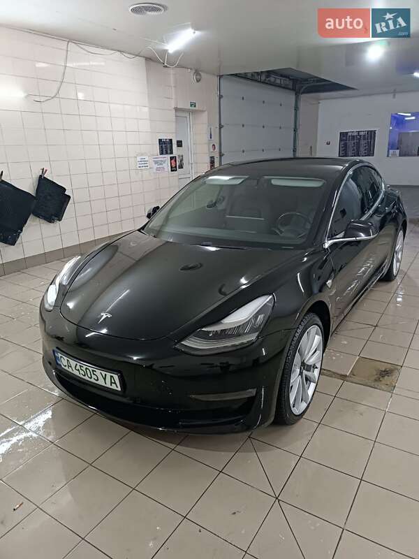 Седан Tesla Model 3 2018 в Умани