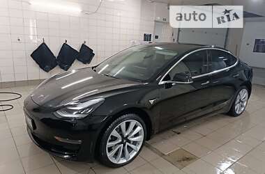 Седан Tesla Model 3 2018 в Умані