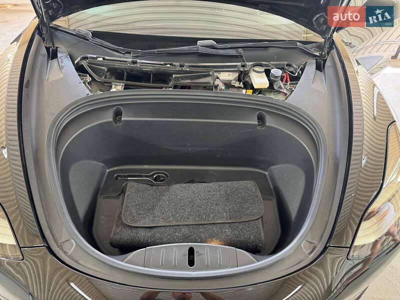 Седан Tesla Model 3 2019 в Кривом Роге