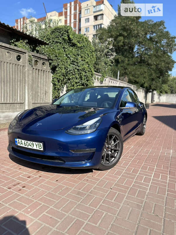 Седан Tesla Model 3 2018 в Києві