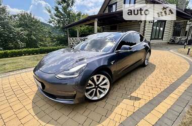 Седан Tesla Model 3 2019 в Івано-Франківську