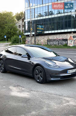 Седан Tesla Model 3 2022 в Киеве