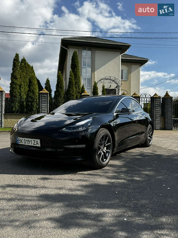 Седан Tesla Model 3 2019 в Рівному