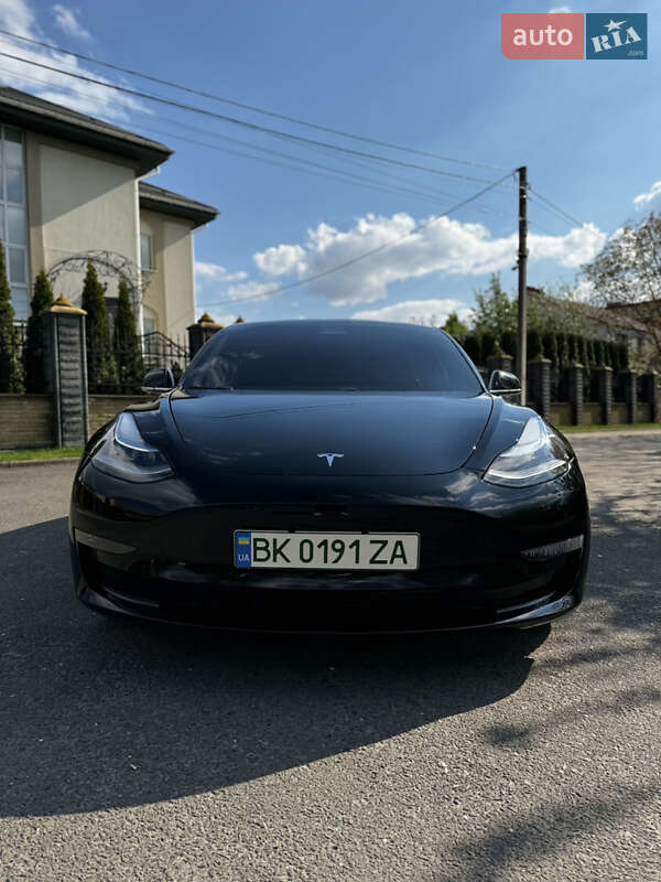Седан Tesla Model 3 2019 в Рівному