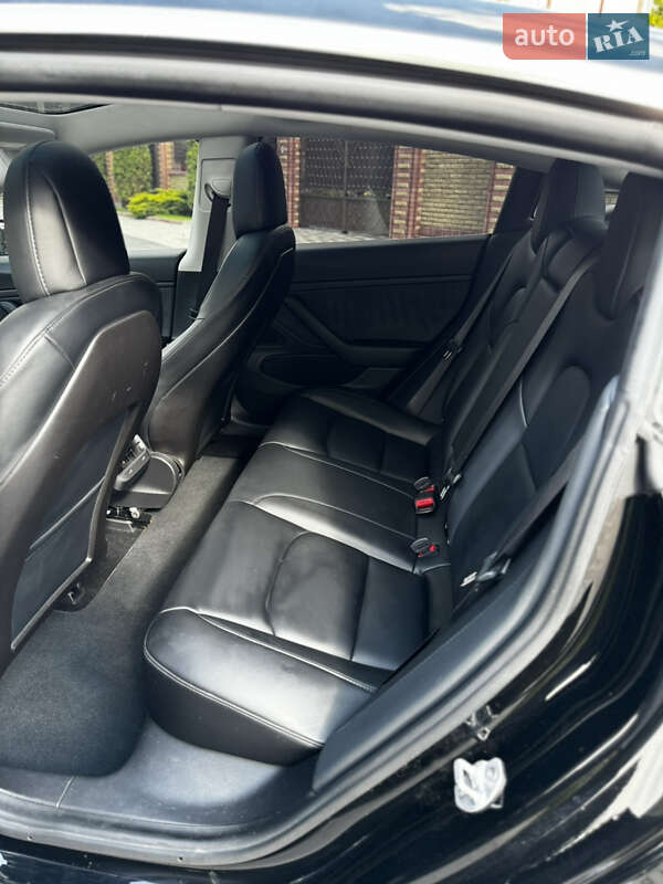 Седан Tesla Model 3 2019 в Рівному