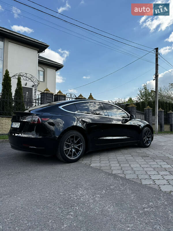 Седан Tesla Model 3 2019 в Рівному