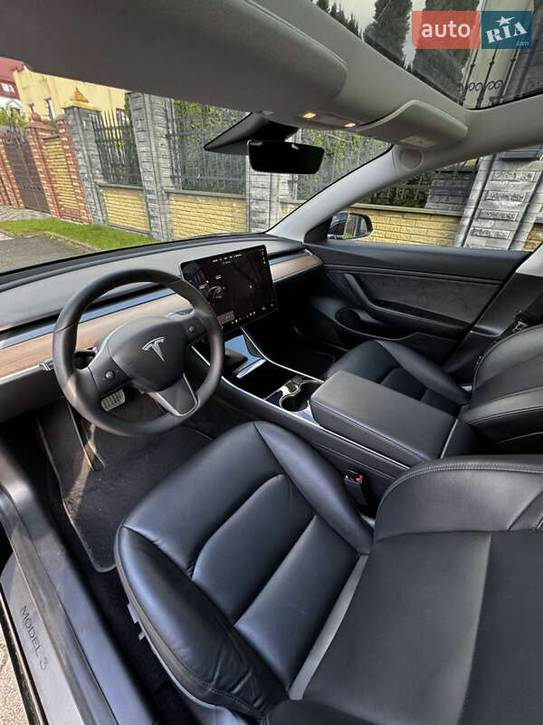 Седан Tesla Model 3 2019 в Рівному