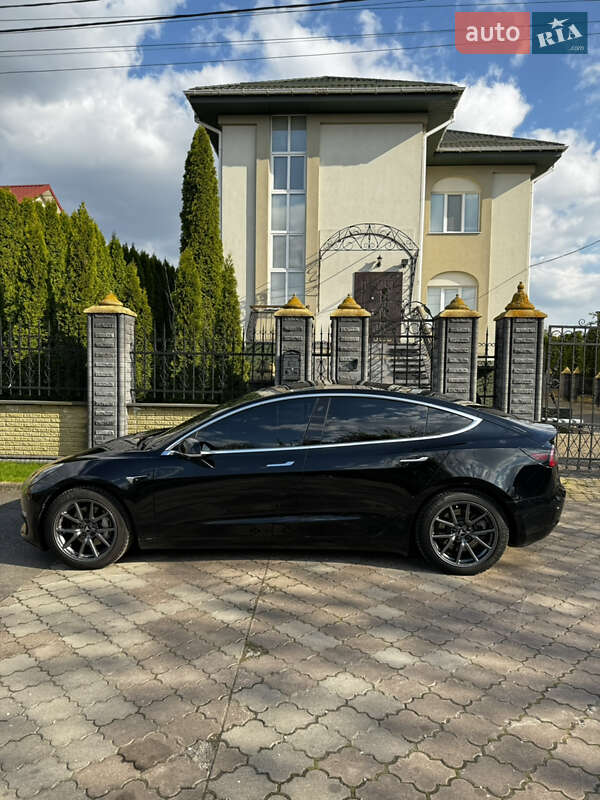 Седан Tesla Model 3 2019 в Рівному