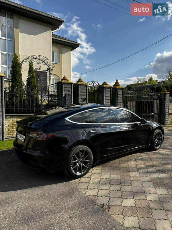 Седан Tesla Model 3 2019 в Рівному