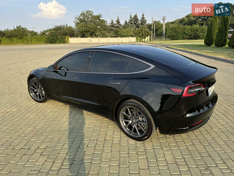 Седан Tesla Model 3 2019 в Одесі
