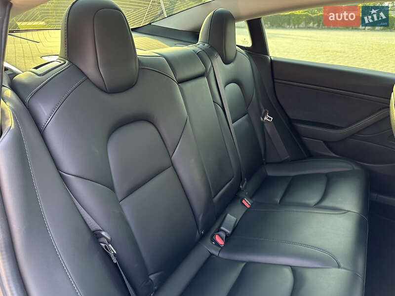 Седан Tesla Model 3 2019 в Одесі