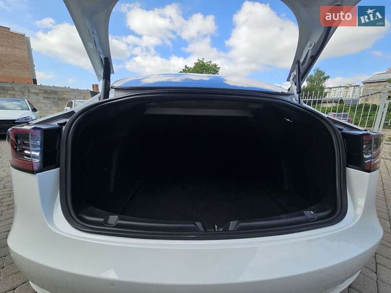Седан Tesla Model 3 2021 в Ивано-Франковске
