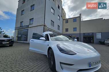 Седан Tesla Model 3 2021 в 