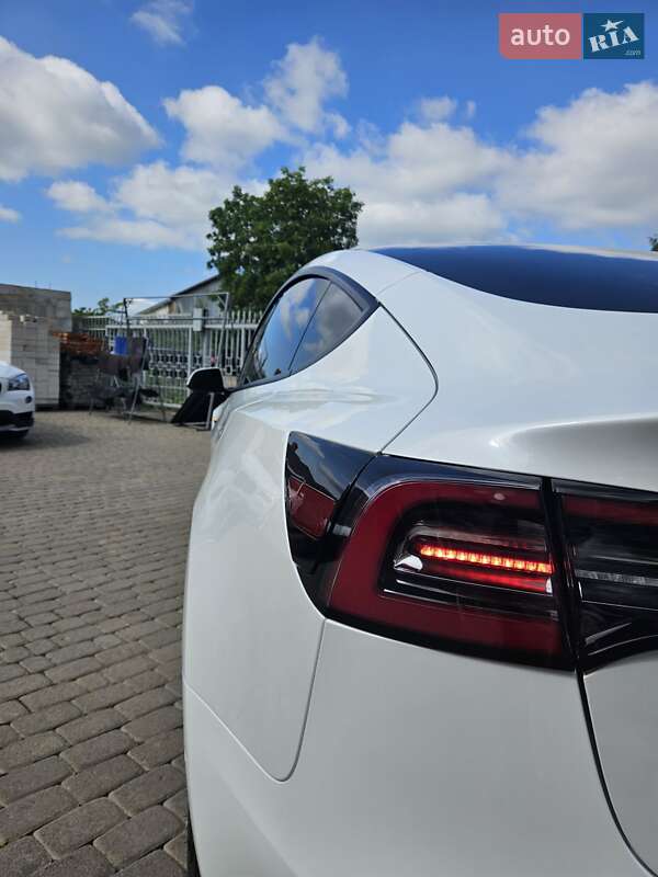 Седан Tesla Model 3 2021 в Ивано-Франковске