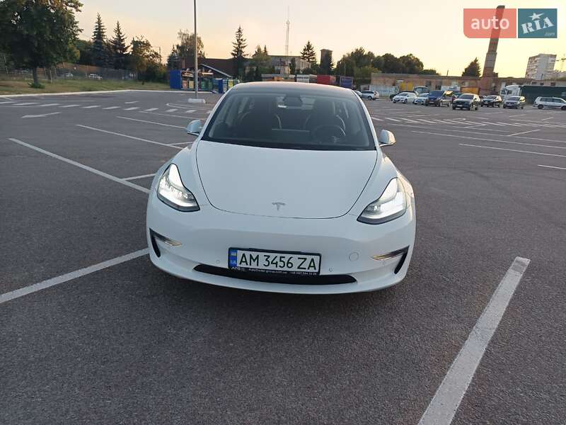 Седан Tesla Model 3 2018 в Житомирі