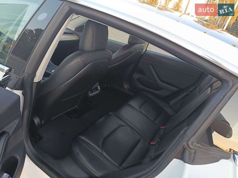 Седан Tesla Model 3 2018 в Житомирі