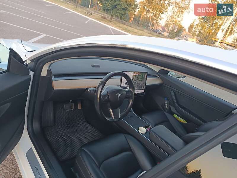 Седан Tesla Model 3 2018 в Житомирі