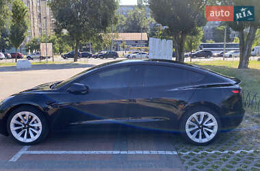 Седан Tesla Model 3 2022 в Киеве