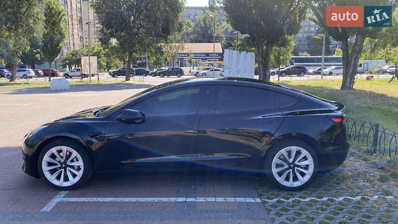 Седан Tesla Model 3 2022 в Киеве