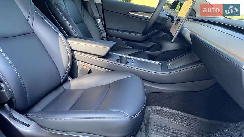 Седан Tesla Model 3 2022 в Киеве